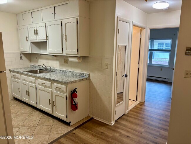 Building Photo - 1192B Clydebank Ct