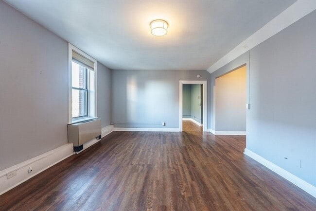Building Photo - Spacious 1BR Condo with Utilities Included at Kimball Towers