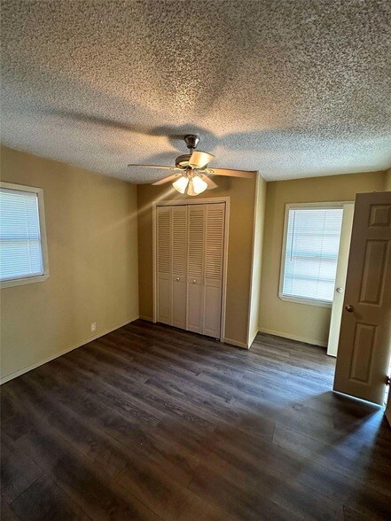 Building Photo - 2022 Wesley Dr