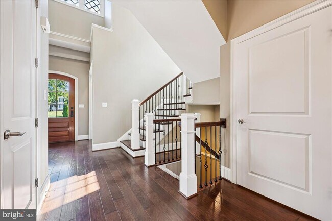 Building Photo - 448 Salk Cir