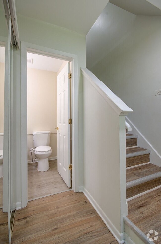 Building Photo - 2bd 1.5 ba 2 story townhome Palos Hills