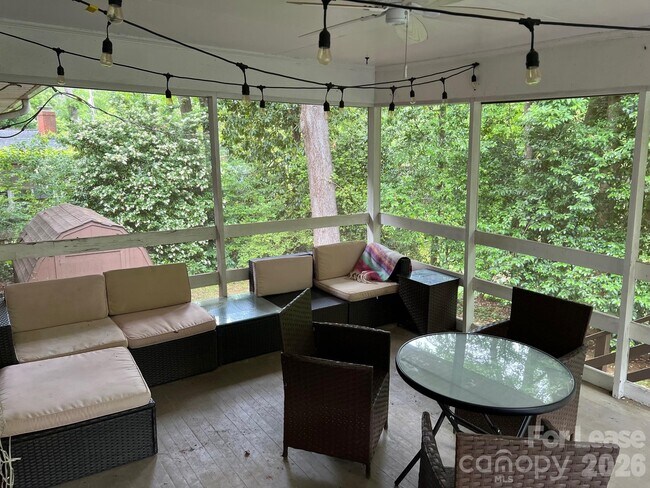 Building Photo - 1215 Sewickley Dr