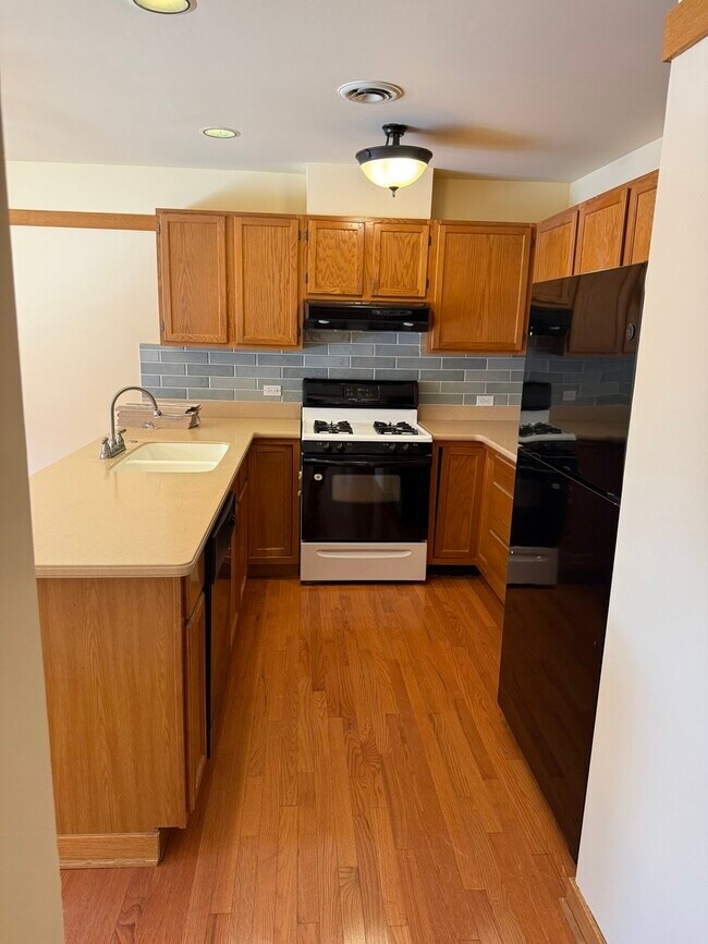 Building Photo - 429 S Oak Park Ave