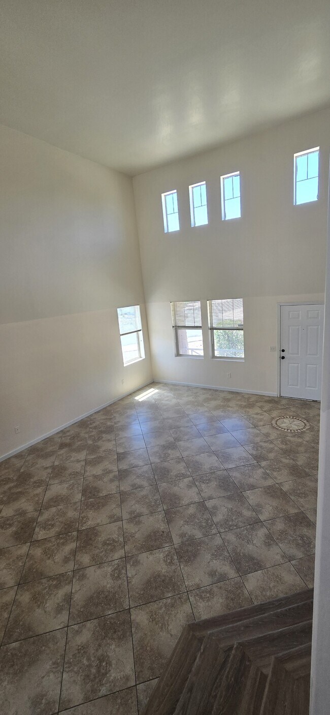 Building Photo - 2611 W Gypsum Ave