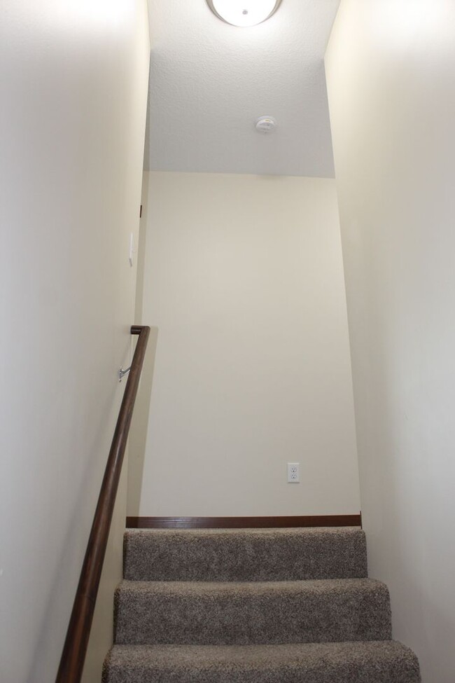 Building Photo - Single Family Home