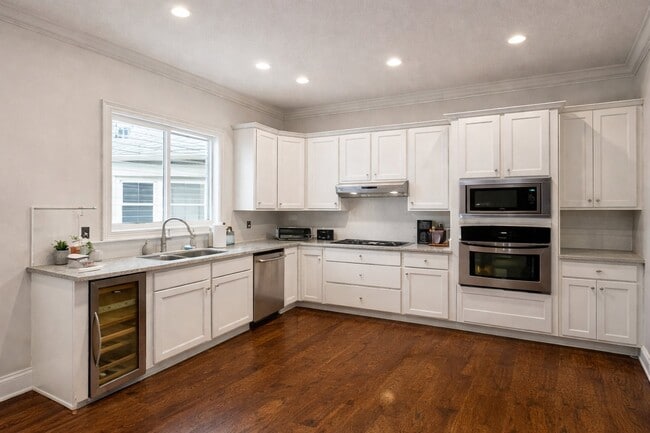 Building Photo - 244 Montgomery St