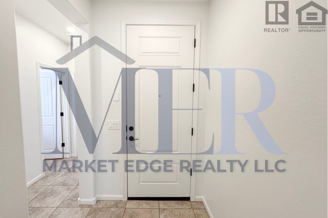 Building Photo - 3Bed/3Bath House in Buckeye! Ready for Immediate Move-In! -- Fenced-In Yard!!