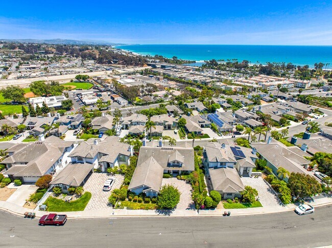 Building Photo - Stunning 3 Bed | 2.5 Bath Home with Office...
