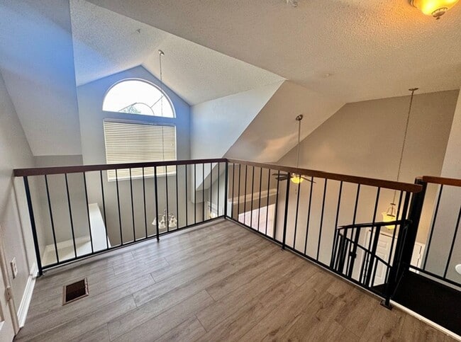 Building Photo - 10322 Westridge Dr