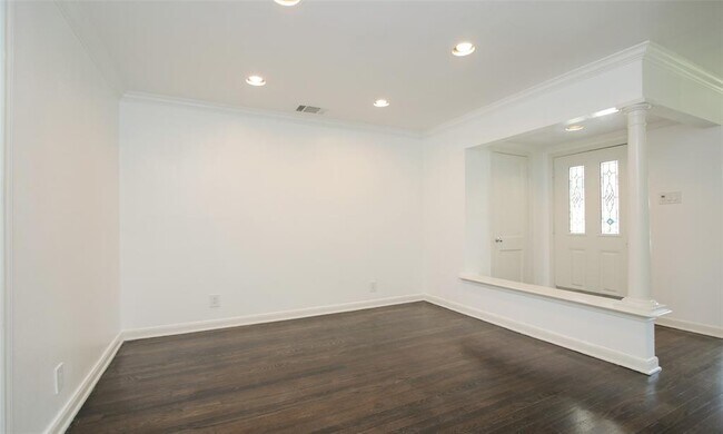 Building Photo - 3310 Suffolk Dr