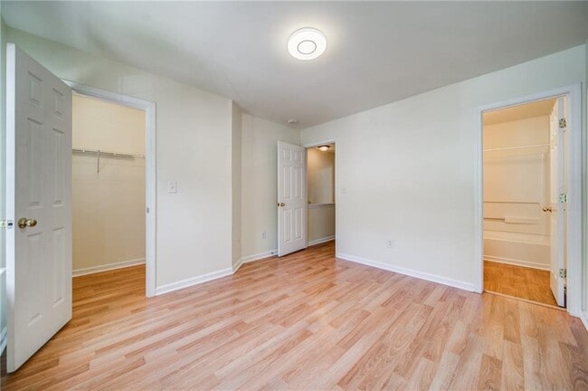 Building Photo - 3285 Hidden Cove Cir NW
