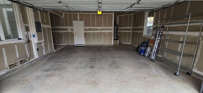 Building Photo - EPIC REA: 3 Bed/2.5 Bath Modern Comfort in a Prime Fairfield Location!