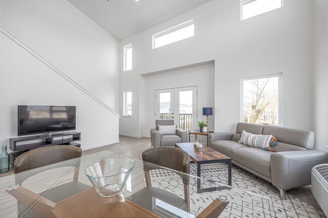 Interior Photo - Vertisee Heights