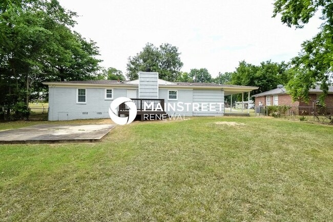 Building Photo - 3 Bedroom Pet-Friendly Home in Birmingham, AL with Main Street Renewal