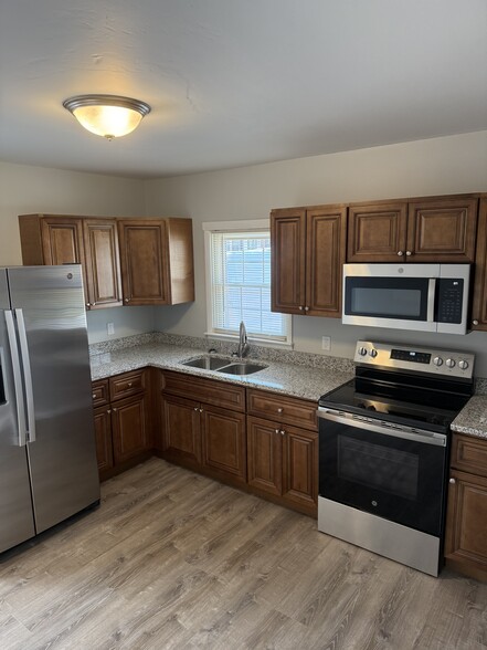 Building Photo - 1007 Harley St