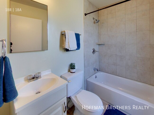 Building Photo - 800 E 20th St