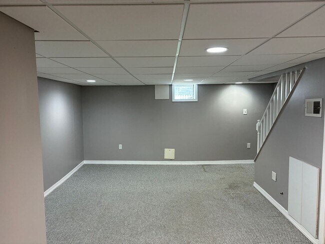 Building Photo - Well Maintained Brick Rowhome in Spring Mill Section of Clifton Heights Is Now Available for Lease