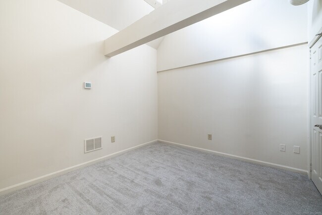Building Photo - 206 Montoya Dr