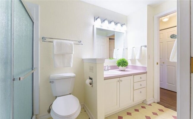 Building Photo - Beautiful 2 bedroom Condo in Kirkland!!