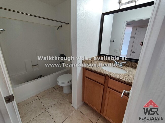 Building Photo - 1 Bedroom, Upstairs Condo