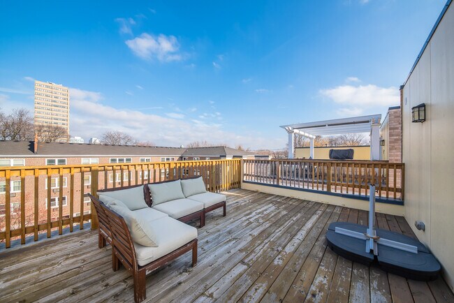 Building Photo - 1025 Walnut Wy