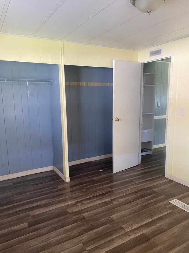 Building Photo - owner will finance