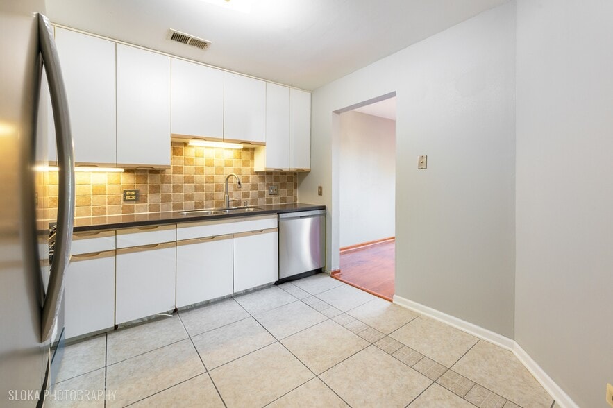 Building Photo - 2342 Hamilton Pl