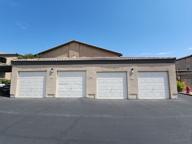 Building Photo - Beautiful 2 Bedroom / 2 Bath 1st floor Condo Unit in Sunset Cliffs.