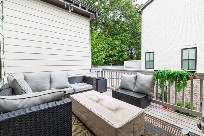 Building Photo - 3 bedroom Beauty in the Heart of Edgewood!