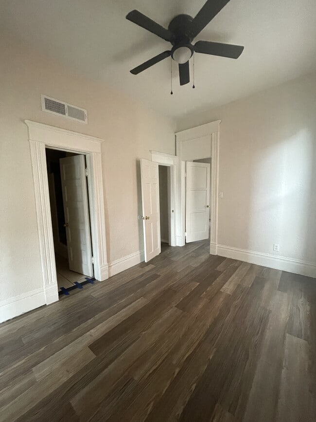 Building Photo - 1522 Yandell Dr