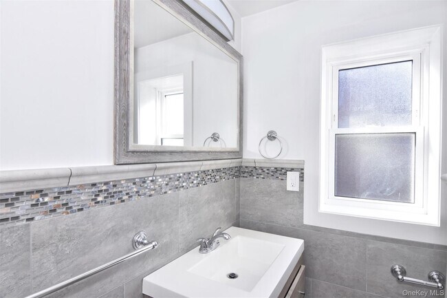 Building Photo - 519 Fifth Ave