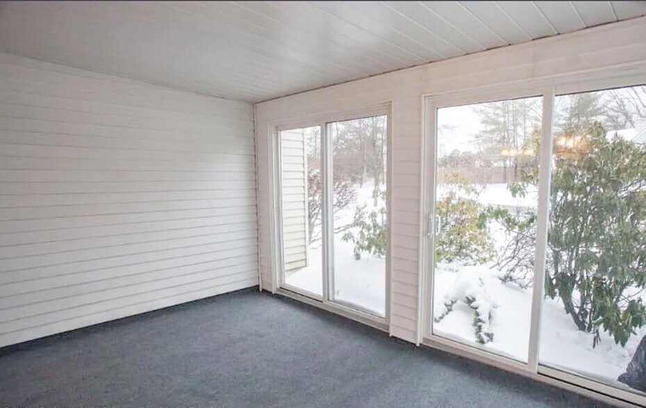 Building Photo - 655C Yale Way