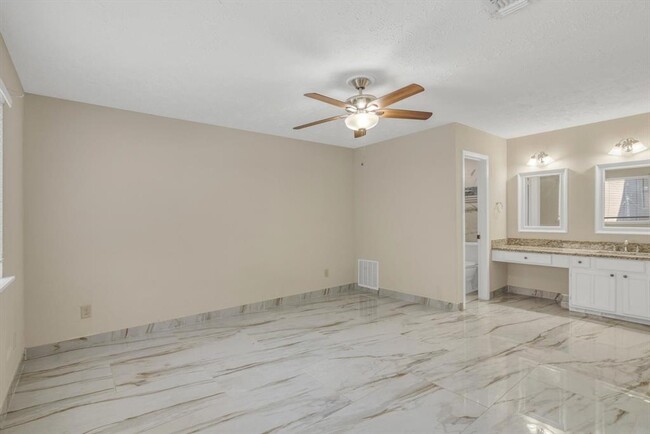 Building Photo - 7431 Ridgeberry Dr