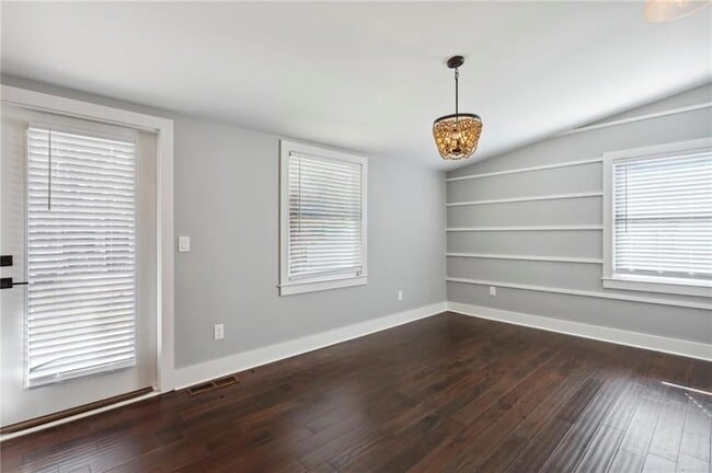 Building Photo - 3258 Highland Dr SE
