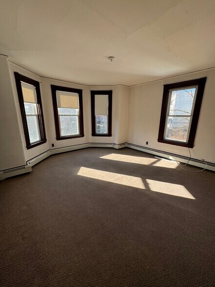 Building Photo - 85 Chestnut St