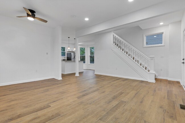 Building Photo - 282 S Cypress Ave
