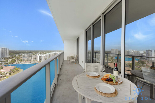 Building Photo - 4010 S Ocean Dr