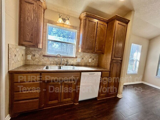 Building Photo - 208 W Franklin Ave