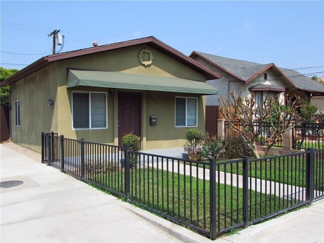 Primary Photo - 1521 Grismer Ave