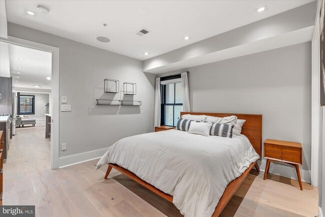 Building Photo - 1429 W Street NW Unit 1