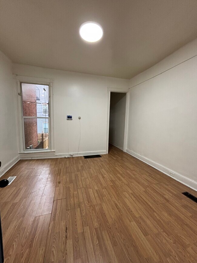 Building Photo - 292X Parkwood Ave