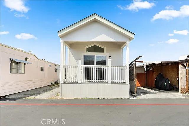 Building Photo - 13525 S Vermont Ave