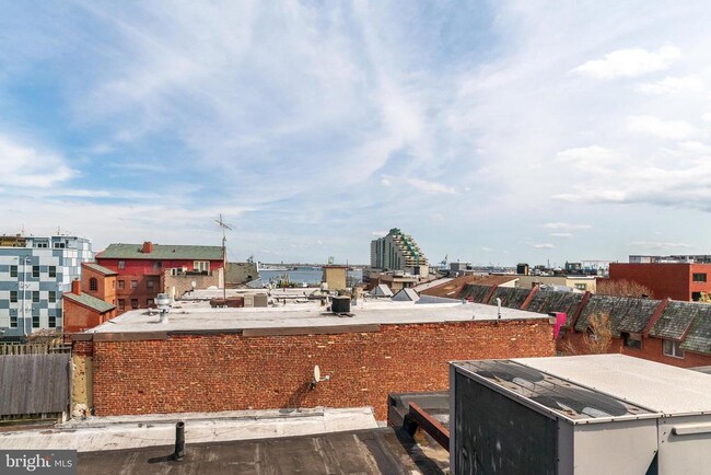 Building Photo - 125 South St