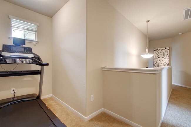 Building Photo - 2880 Donnell Dr