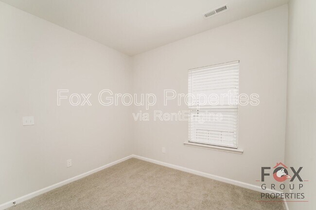 Building Photo - 908 Mary Max Dr
