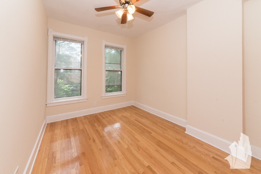 Building Photo - 1218 W Wrightwood Ave