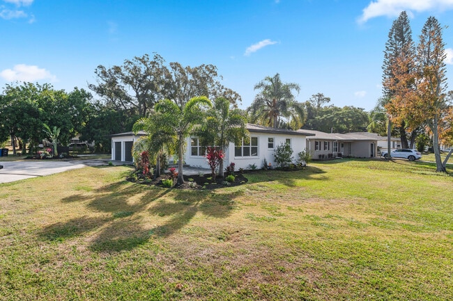 Building Photo - 1401 Drew St