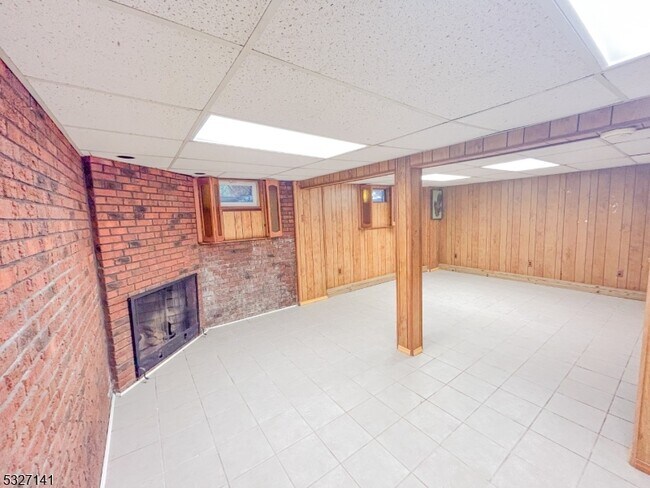 Building Photo - 215 Monroe Ave