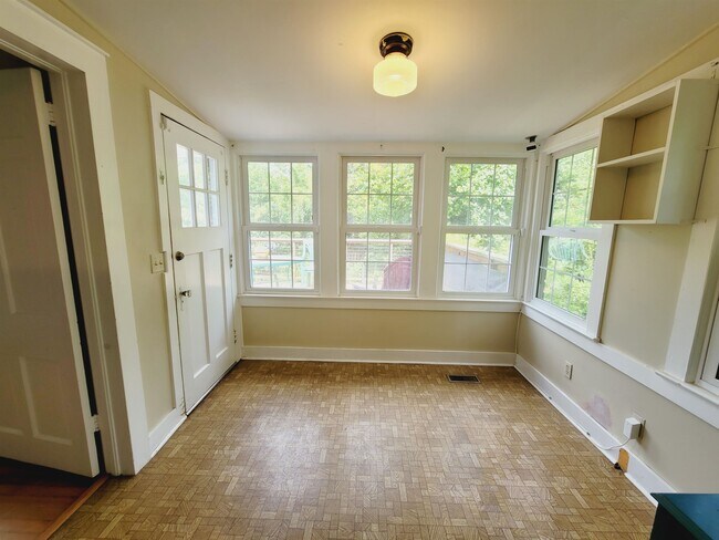 Building Photo - 608 Talaflo St