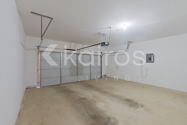 Building Photo - 914 Shady Brk